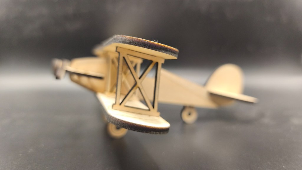 Avion biplan en bois à assembler – Image 4