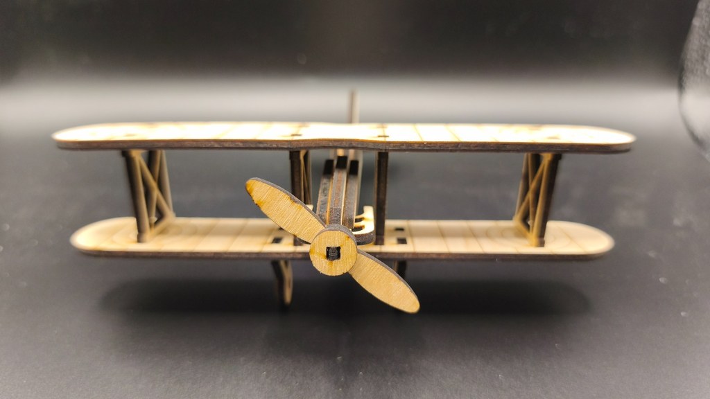 Avion biplan en bois à assembler