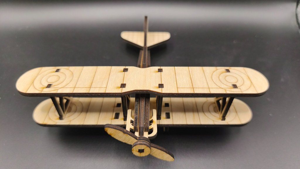 Avion biplan en bois à assembler – Image 3